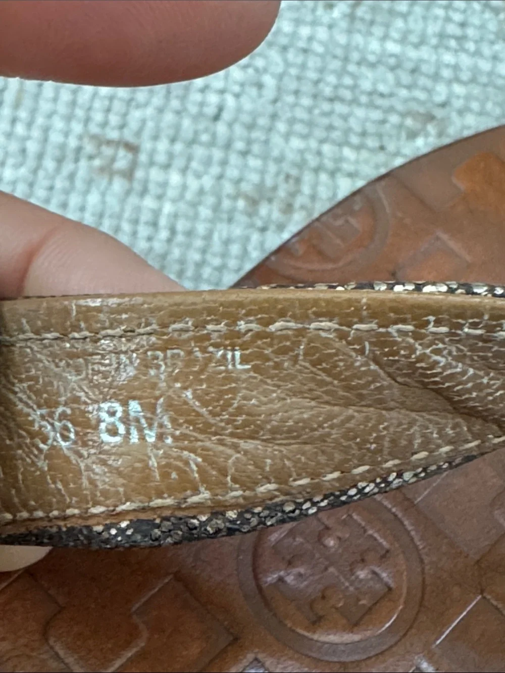 Tory Burch Leather Gold Logo Thong Sandals Size 8